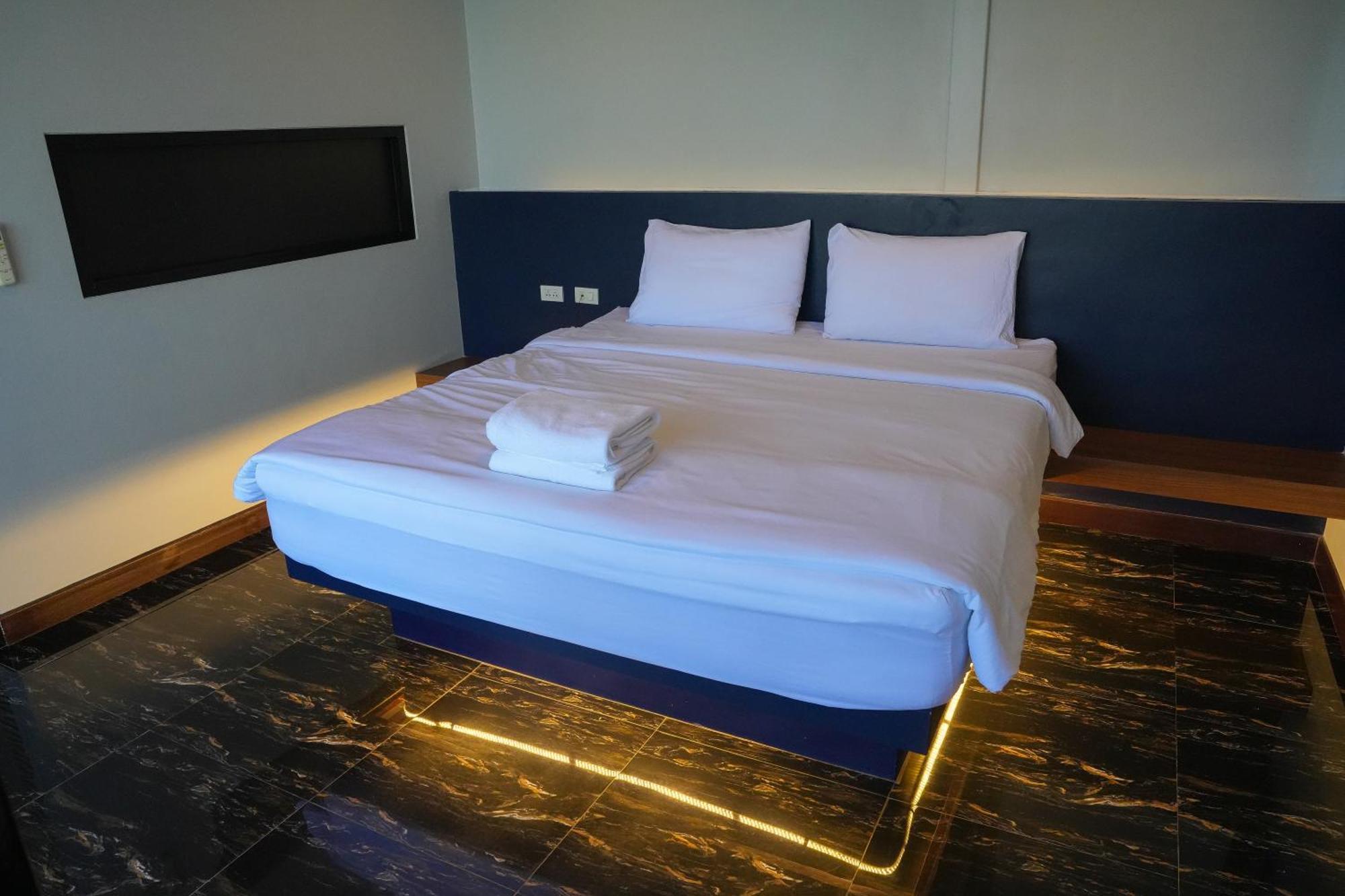Skyline Resort Ban Khlong Lat Bua Khao Extérieur photo